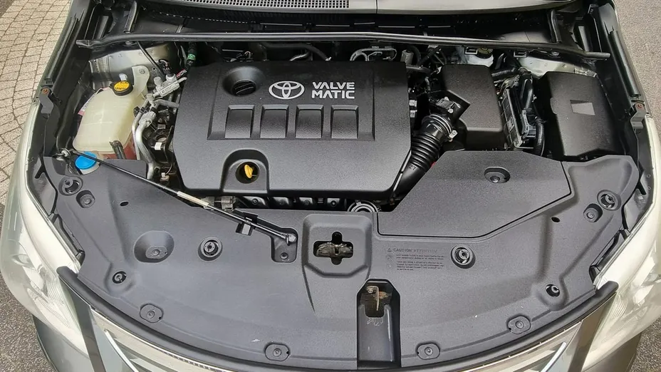 TOYOTA Avensis -