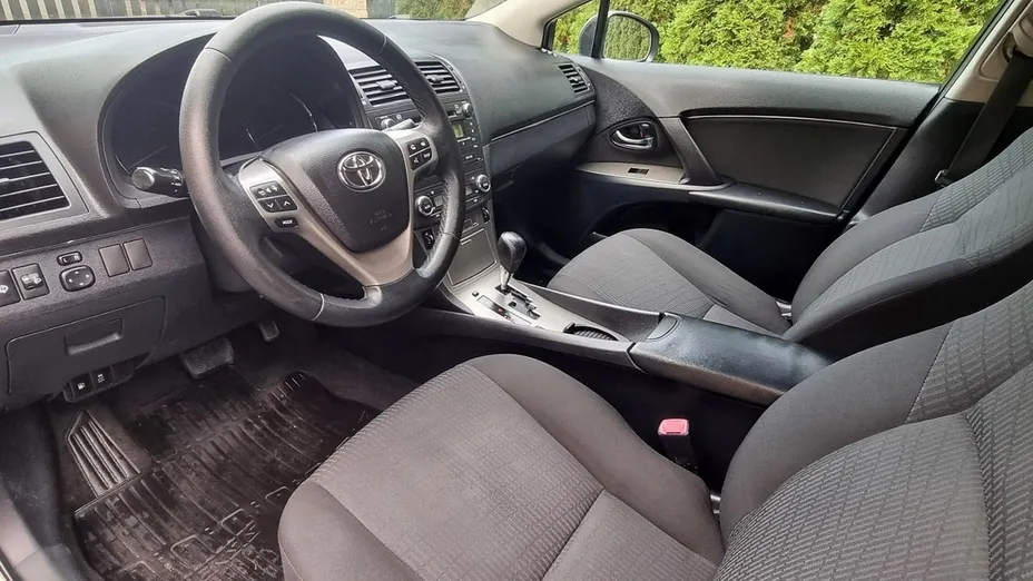 TOYOTA Avensis -