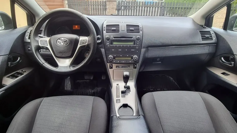 TOYOTA Avensis -