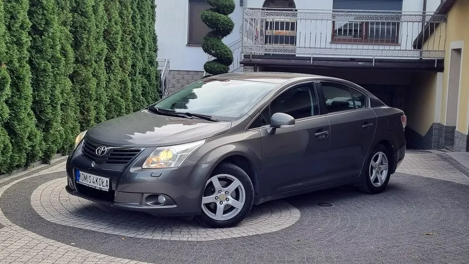 TOYOTA Avensis -