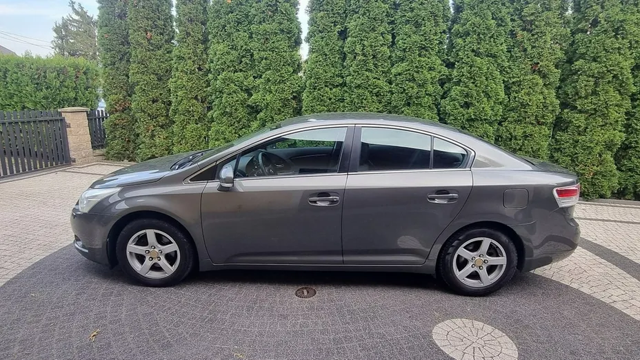 TOYOTA Avensis -