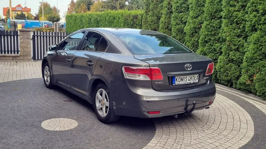 TOYOTA Avensis -