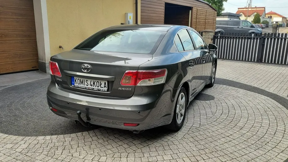 TOYOTA Avensis -