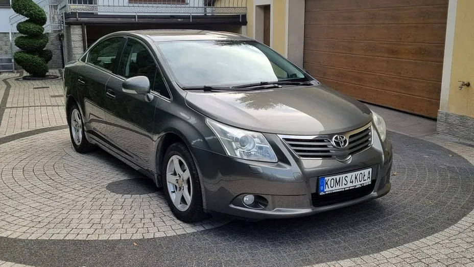 TOYOTA Avensis -