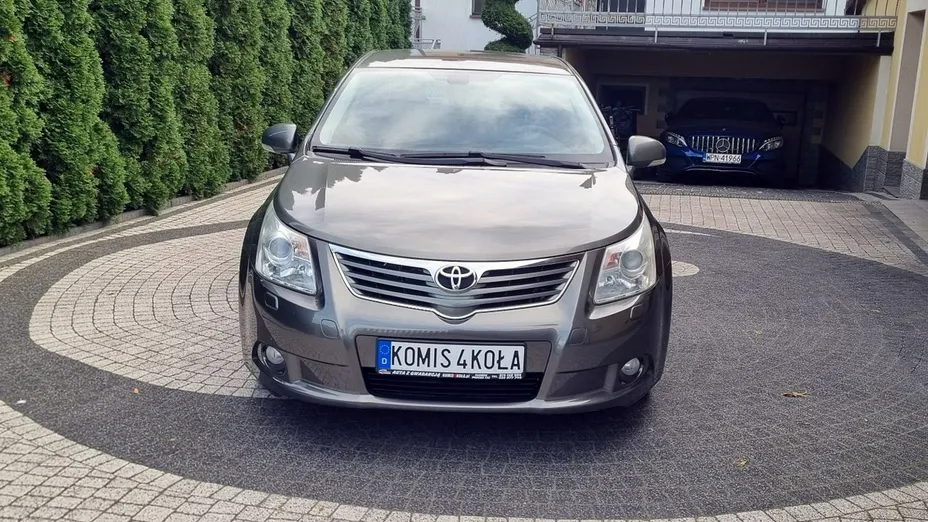 TOYOTA Avensis -