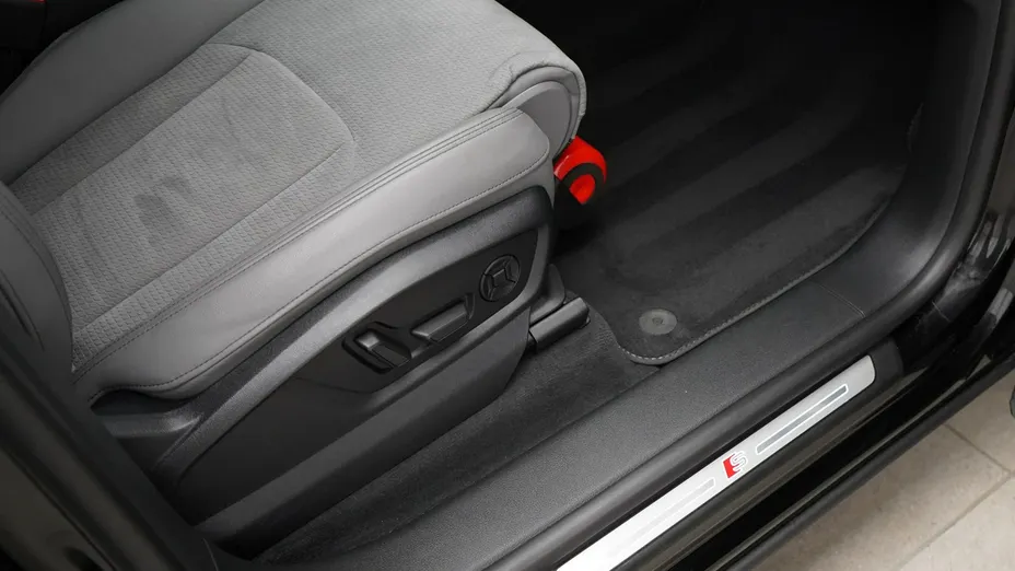 AUDI Q8 -