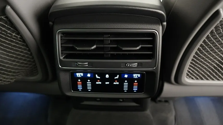 AUDI Q8 -