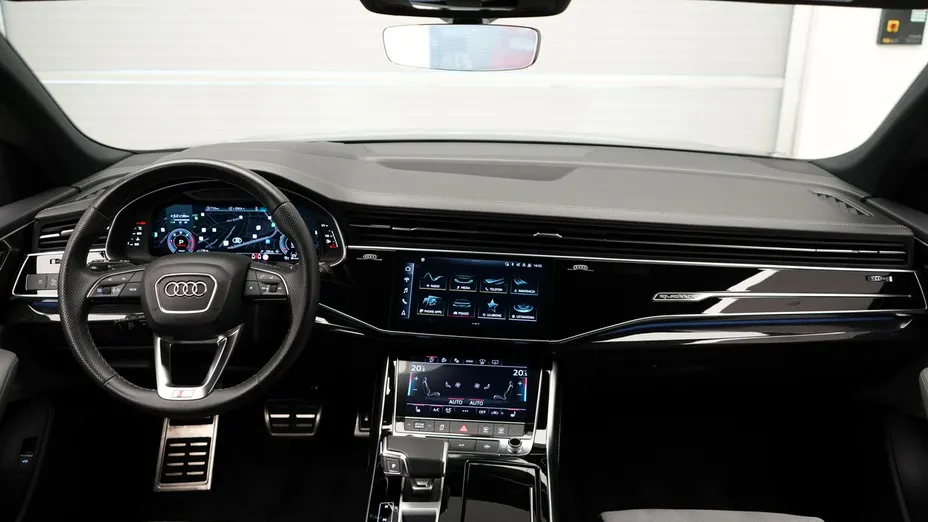 AUDI Q8 -