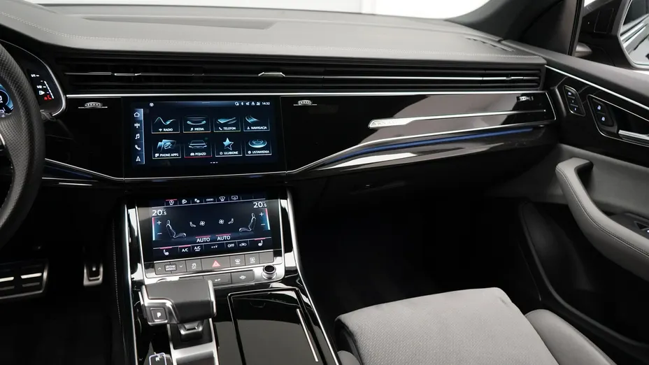 AUDI Q8 -