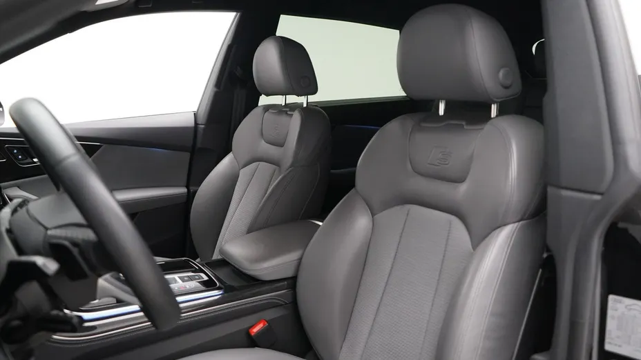 AUDI Q8 -