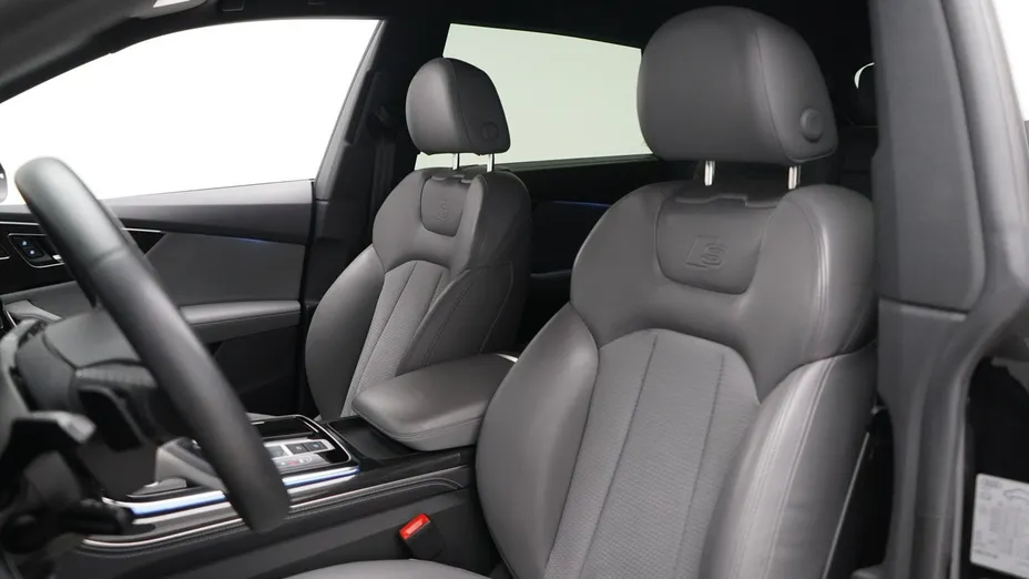 AUDI Q8 -