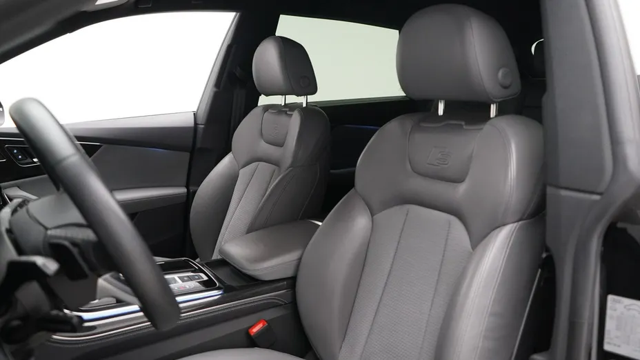 AUDI Q8 -