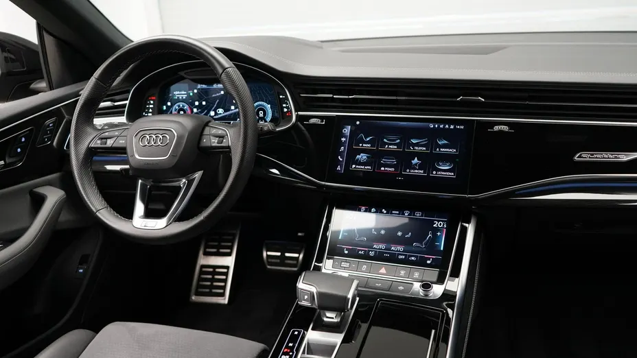 AUDI Q8 -