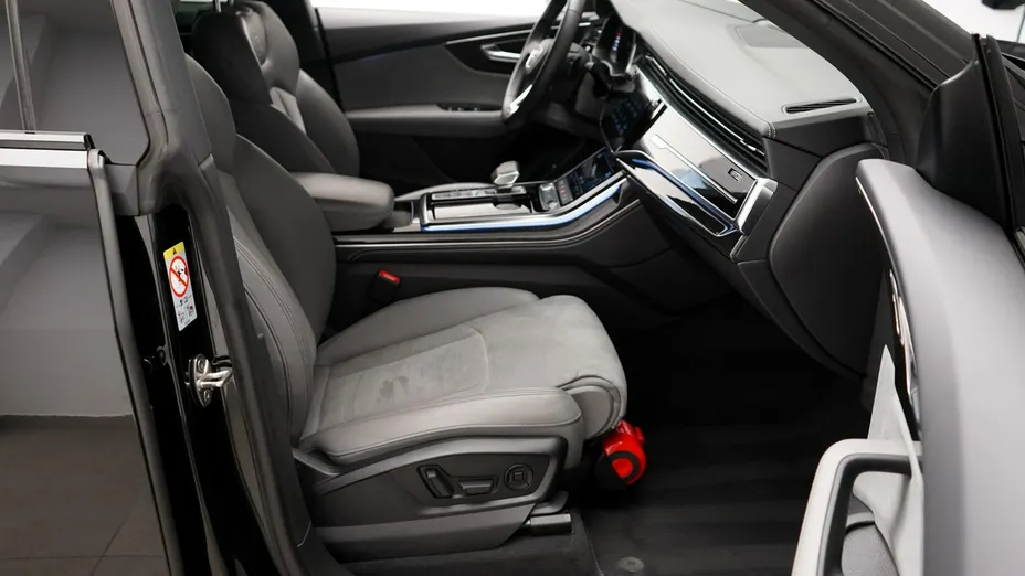 AUDI Q8 -