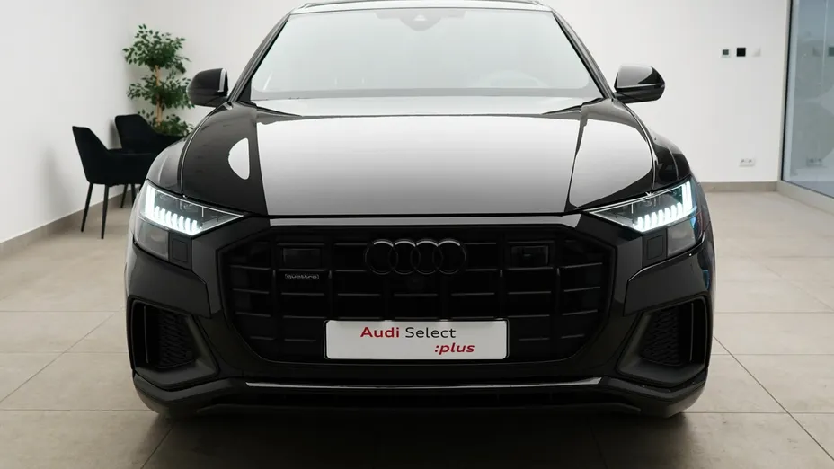 AUDI Q8 -