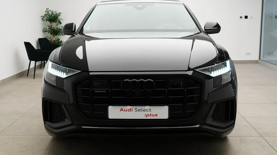 AUDI Q8 -