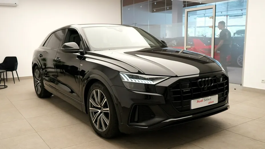 AUDI Q8 -