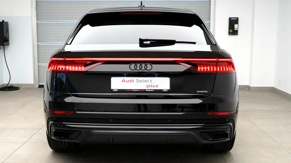 AUDI Q8 -