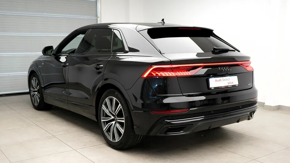 AUDI Q8 -