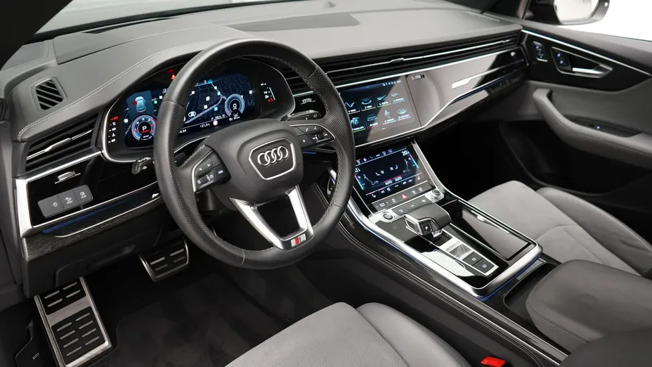 AUDI Q8 -