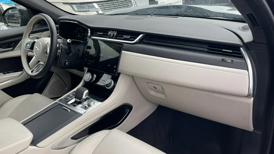 JAGUAR F-Pace -