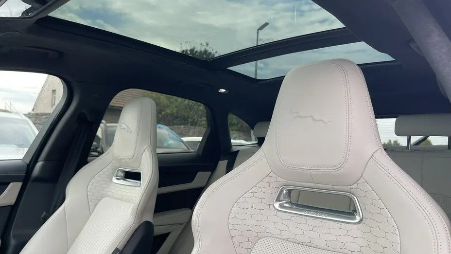 JAGUAR F-Pace -