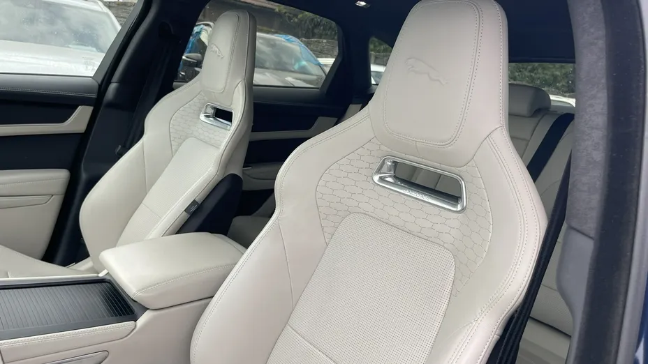 JAGUAR F-Pace -