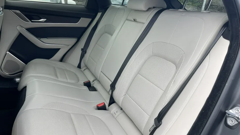JAGUAR F-Pace -