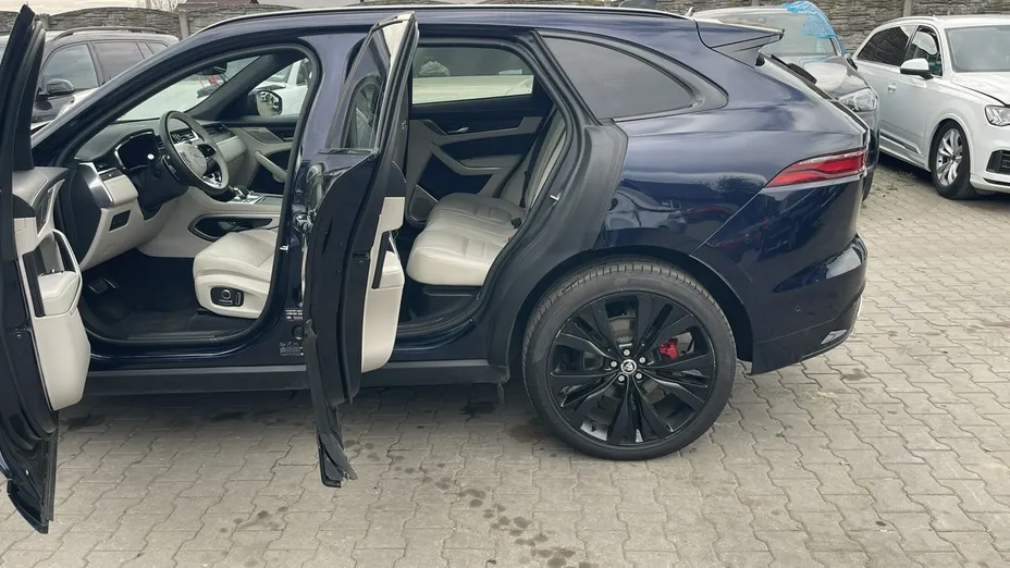 JAGUAR F-Pace -