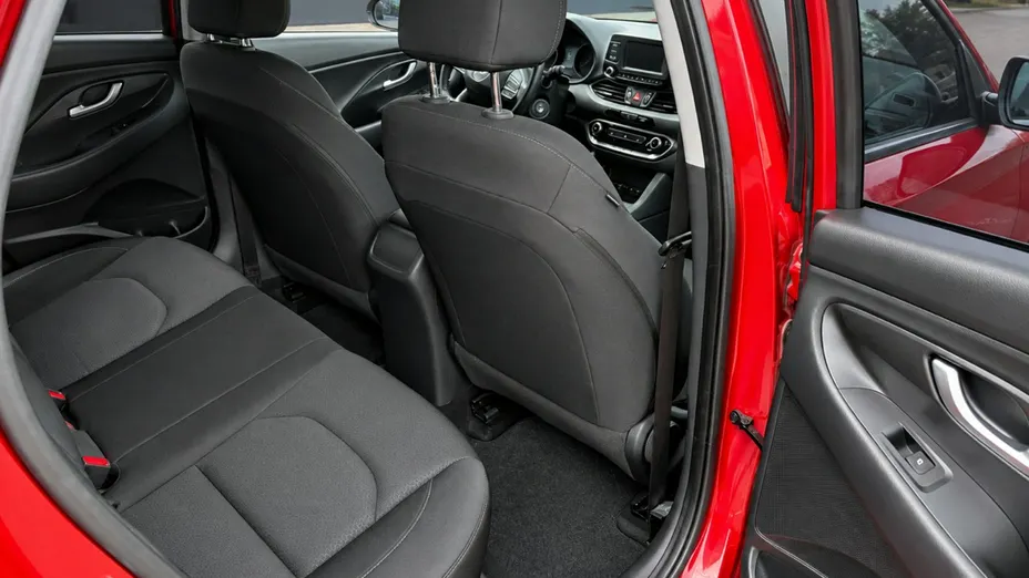 HYUNDAI i30 -