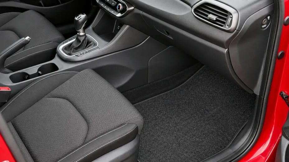 HYUNDAI i30 -
