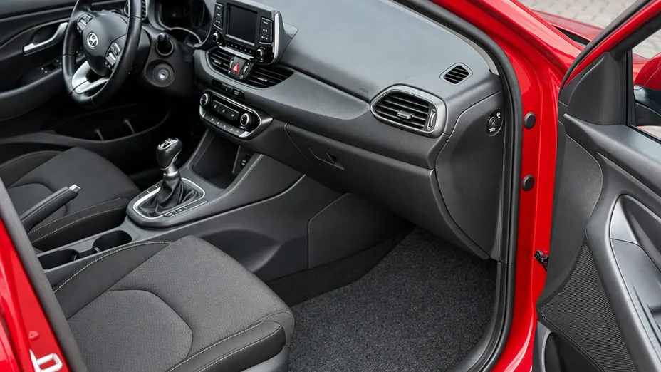 HYUNDAI i30 -