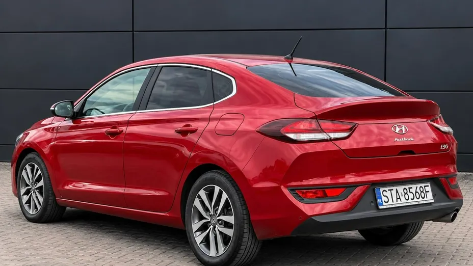 HYUNDAI i30 -