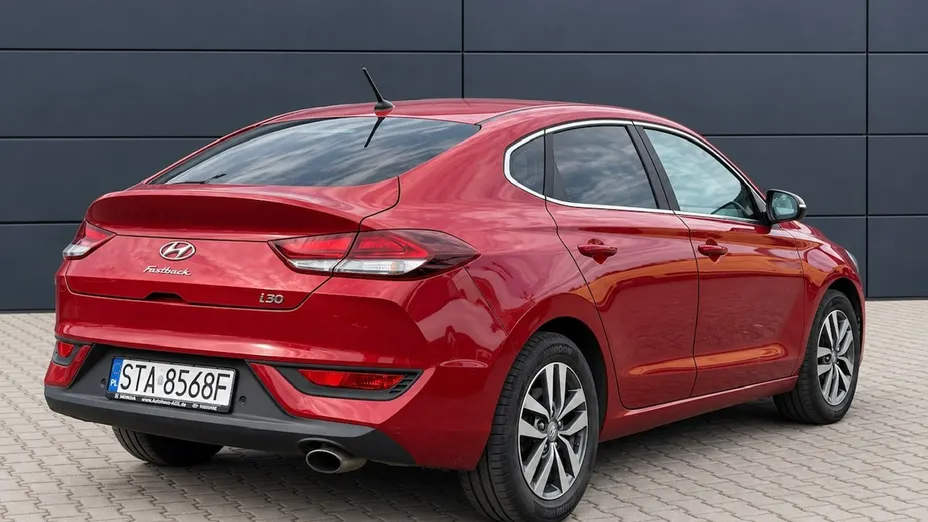 HYUNDAI i30 -
