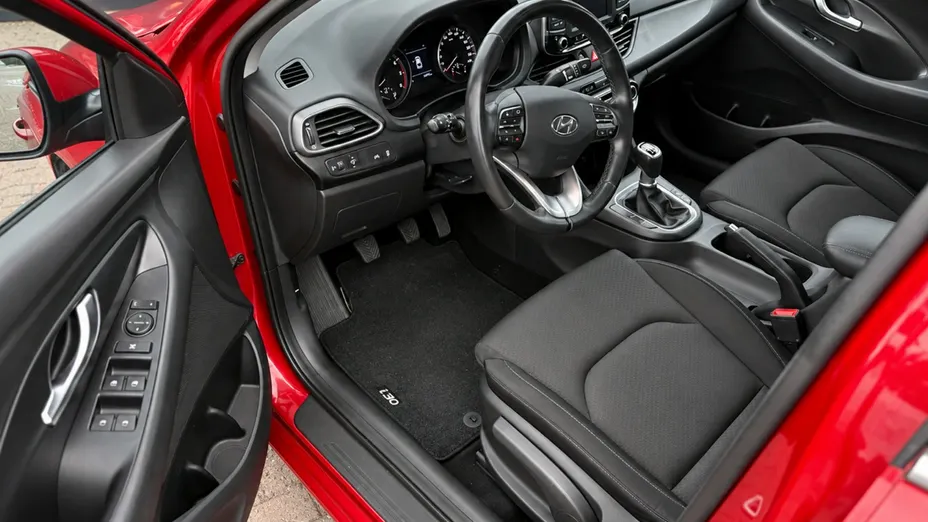 HYUNDAI i30 -