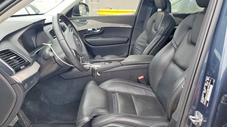 VOLVO XC90 -