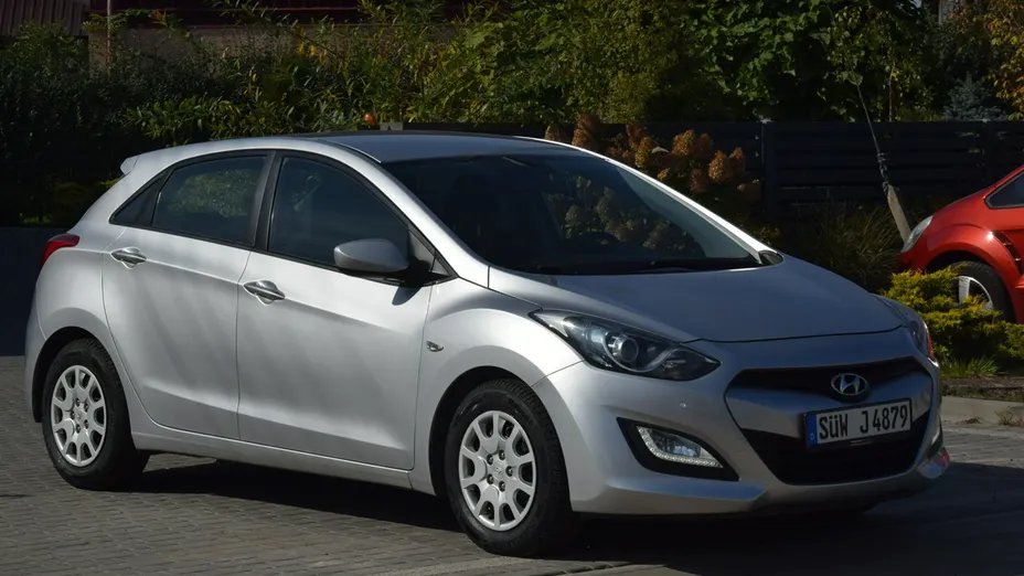 HYUNDAI i30 -