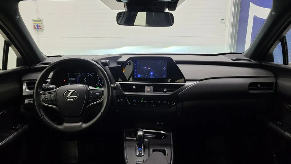LEXUS UX -