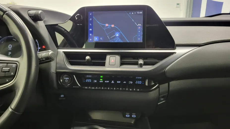 LEXUS UX -
