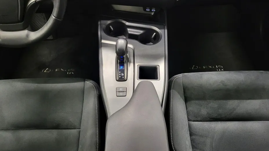 LEXUS UX -