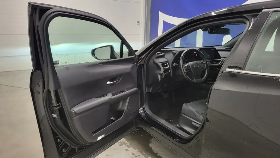 LEXUS UX -