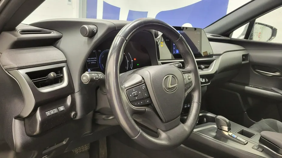 LEXUS UX -