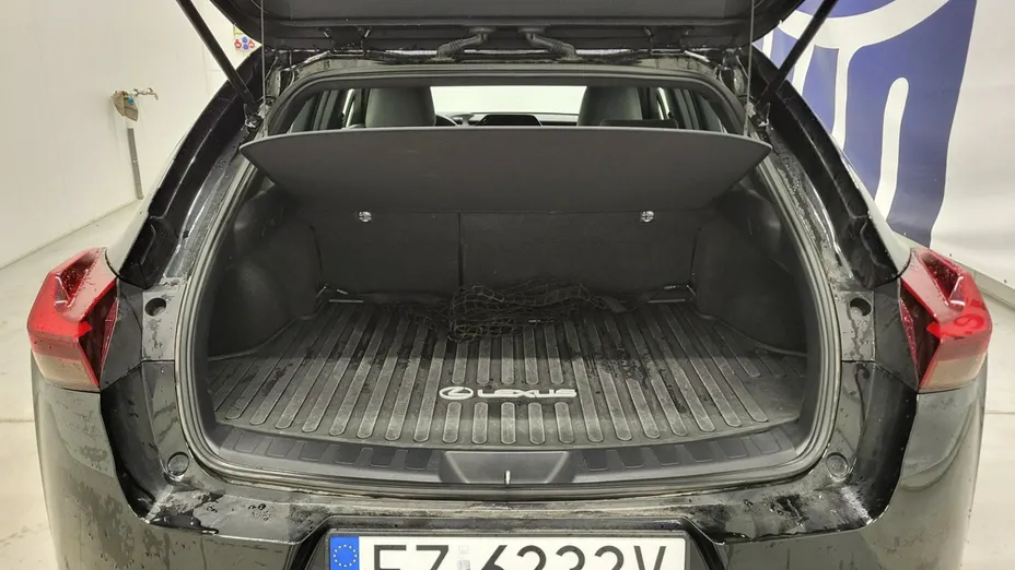 LEXUS UX -