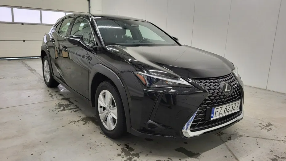 LEXUS UX -