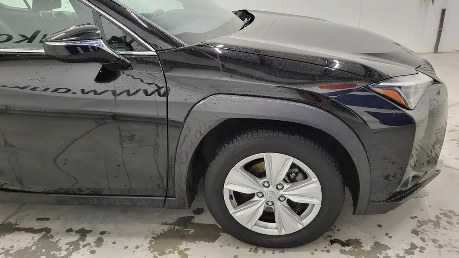 LEXUS UX -