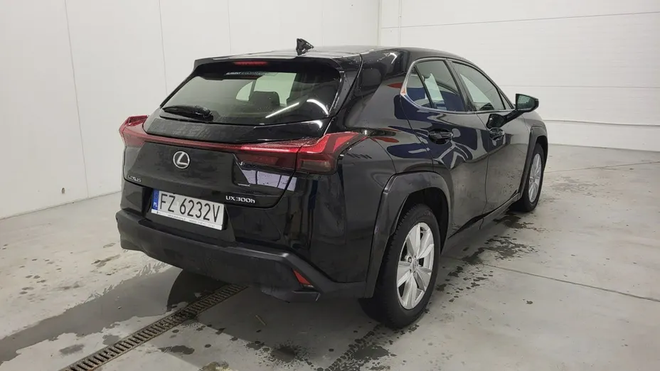 LEXUS UX -