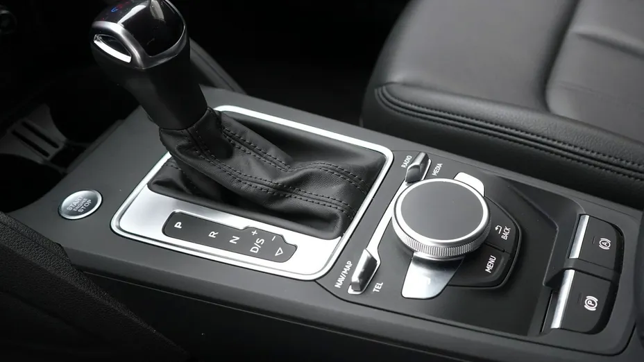 AUDI Q2 -