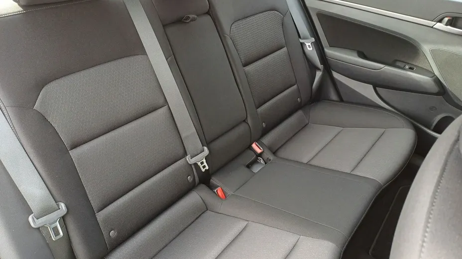 HYUNDAI Elantra -
