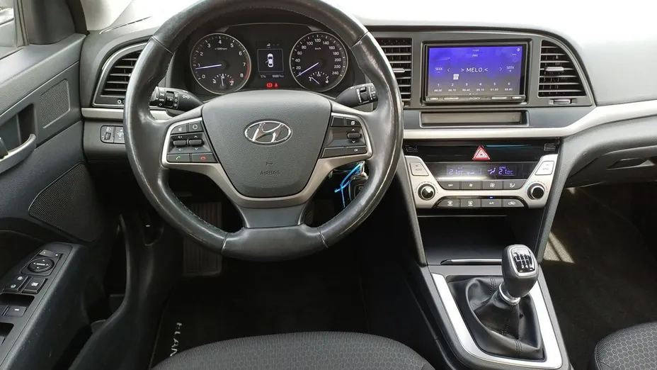 HYUNDAI Elantra -