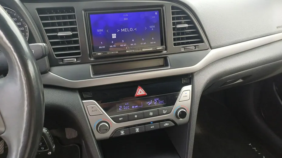 HYUNDAI Elantra -